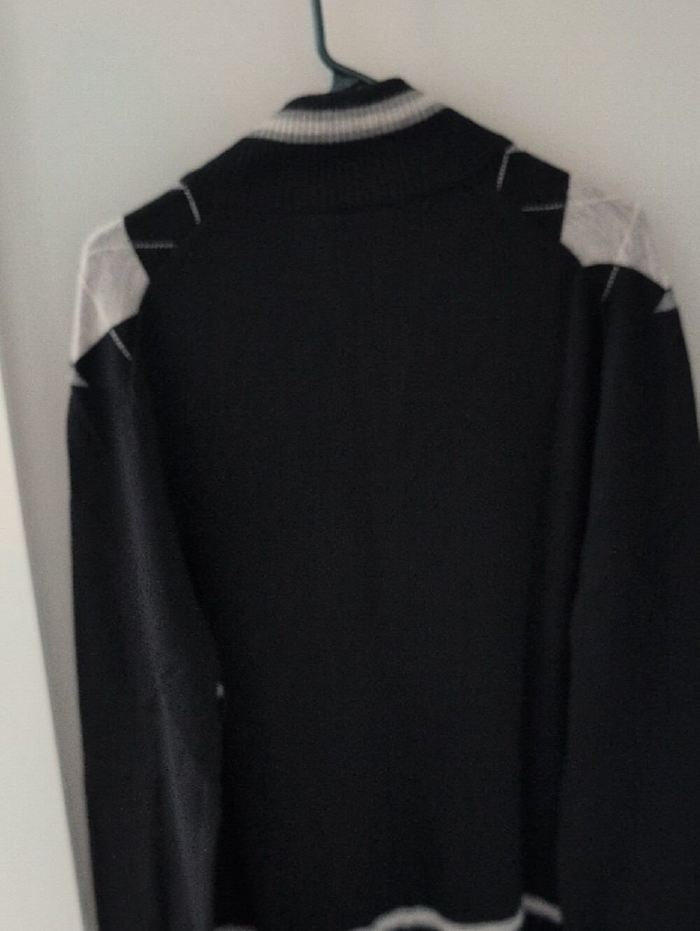 Express Men's Black & Gray Argyle Zip-Up Sweater - Picture 5 of 5